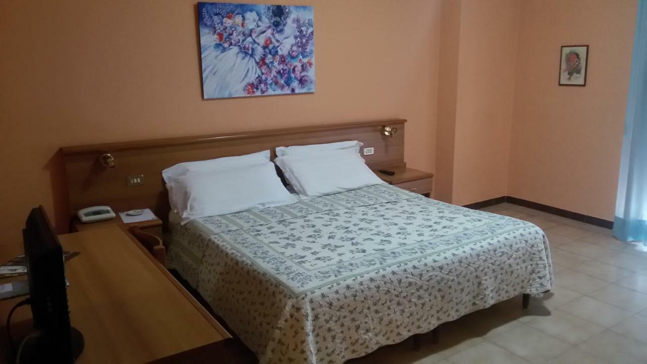 Hotel Salus ساليس تيرمي المظهر الخارجي الصورة
