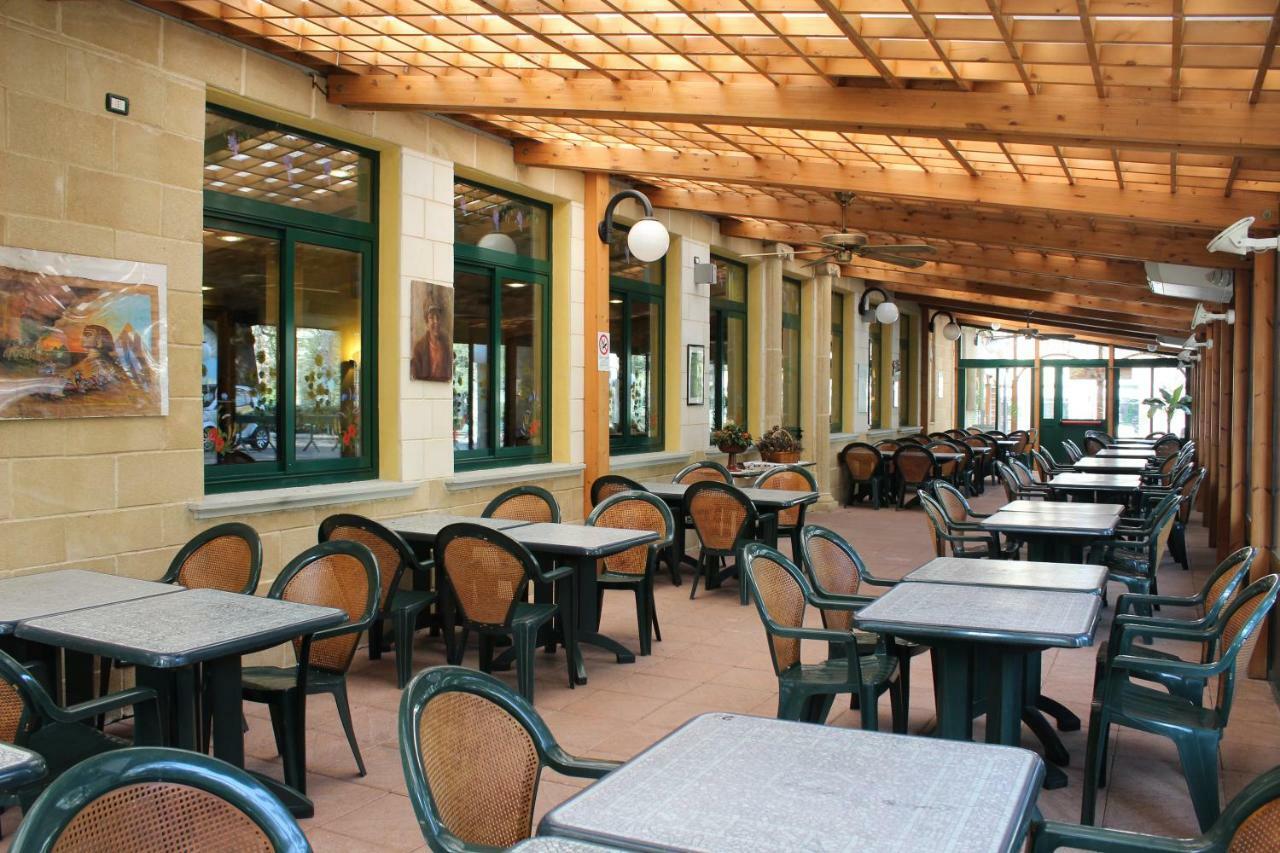 Hotel Salus ساليس تيرمي المظهر الخارجي الصورة